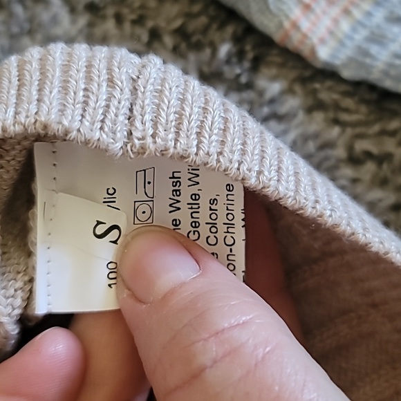 2 STUNNING CROP TOPS FLORAL AND RIBBED KNIT HALTER - Picture 5 of 11